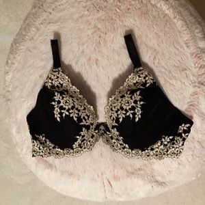 never worn lace bra